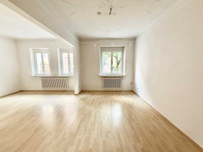 Bereits frei! Schöne 3,5-Zimmer-Wohnung mit eigener Terrasse, hohen Decken & Altbaucharme!