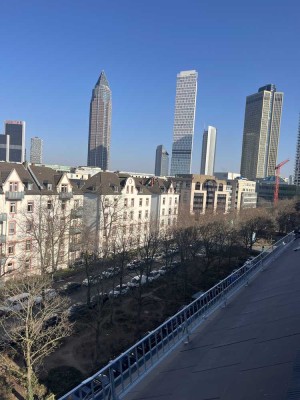 Neu im Alt, Neubauwohnung mit Balkon im DG eines gepflegten Altbaus