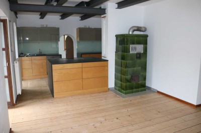 Schöne 2,5 Zimmer-Wohnung mit Kachelofen und Einbauküche in Laaber/Reiterhof