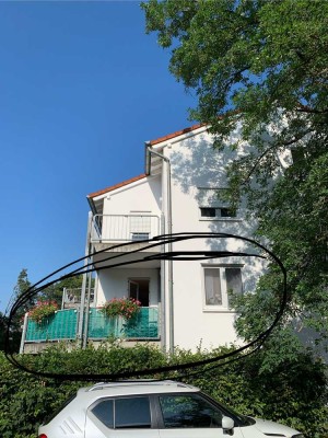 Vollständig renovierte, helle 4,5-Zimmer-Wohnung mit Balkon und EBK in Saarbrücken in bester Lage