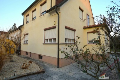 Einfamilienhaus in zentraler Ruhelage mit Garage