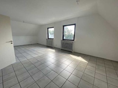 Großz. renov. Dachgesch.-Whg. 3 Zimmer, EBK, weißes Bad kein Balkon  33330 Gütersloh