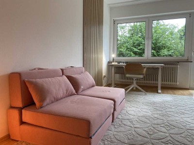Möblierte 1-Zimmer-Wohnung mit Balkon in München