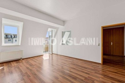 Bezugsfreie 3-Raum-Wohnung mit Balkon, Fahrstuhl & Tageslichtbad im Zentrum-Süd
