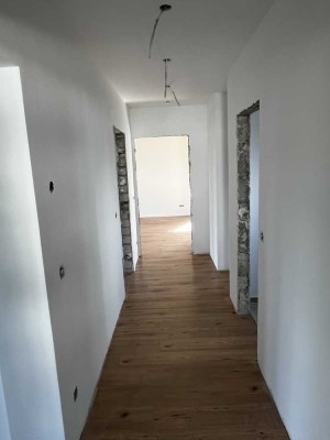 Erstbezug nach Sanierung mit Balkon: Stilvolle 3,5-Zimmer-Wohnung mit geh. Innenausstattung in Bünde