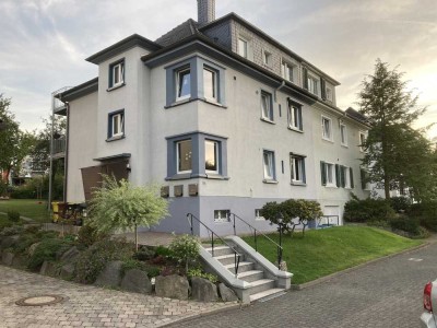 Stadtzentrale 2-Zimmer Dachgeschoßwohnung mit großem Südbalkon im Grünen