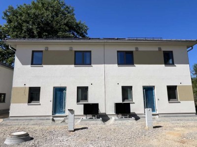 Erstbezug Doppelhaus in Chemnitz – viel Platz, Garten & Komfort