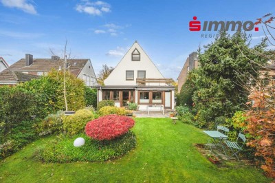 Freistehendes Einfamilienhaus mit integrierter Garage und Süd-Garten