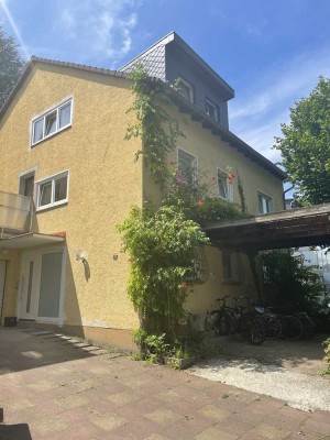 Geräumiges Mehrfamilienhaus in ruhiger Lage mit großem Garten