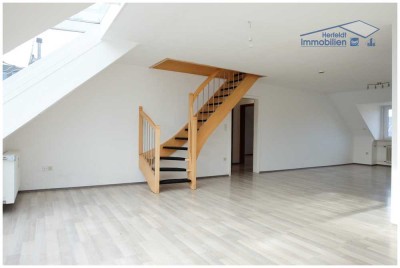 200 m2 Grundfläche! Schicke 6-ZKB-Maisonette über 2 Ebenen mit Garten & Garage