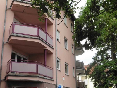 Gut geschnittene 2-Zimmer-Wohnung mit Balkon und Tiefgaragenstellplatz