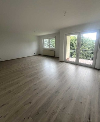 Renovierte 4-Zimmerwohnung mit Balkon.