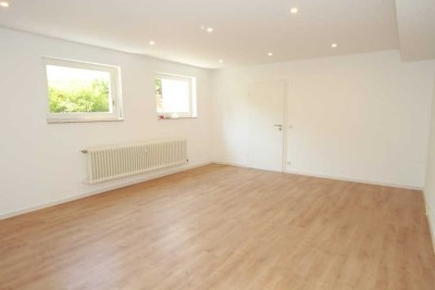 Tolle, neu sanierte Souterrain Wohnung mit Südwest Garten und Terrasse