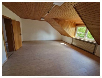 Großzügige 3-Zimmer-Wohnung im DG eines 6-Parteien-Hauses in zentrumsnaher Lage von Geisenfeld