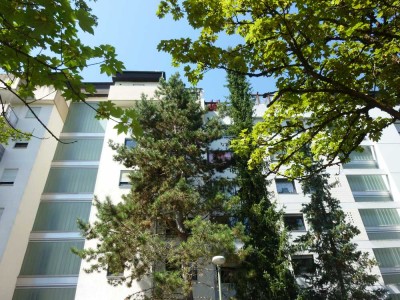 Gepflegte 1,5 -Zimmer - Wohnung mit Balkon und EBK. *Universität um die Ecke*