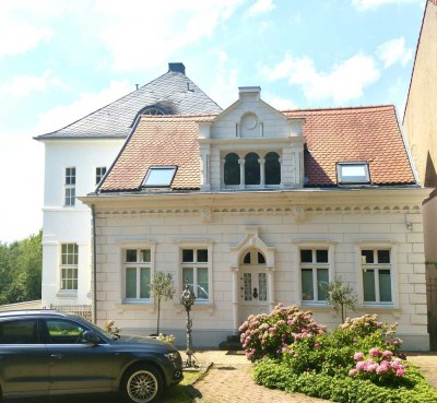 Villa am Rhein in in Düsseldorf-Kaiserswerth!