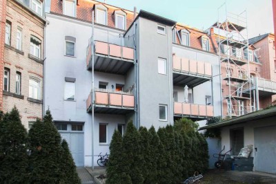 Zwei Wohnungen im schönen Altbau (EG & 1.OG) - bezugsfrei in zentraler Lage in Fürth