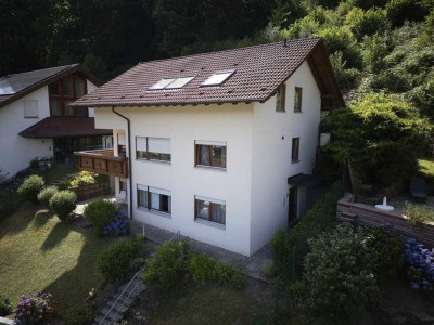 Traumhaftes Einfamilienhaus mit Einliegerwohnung - Ruhige Hanglage mit herrlicher Aussicht