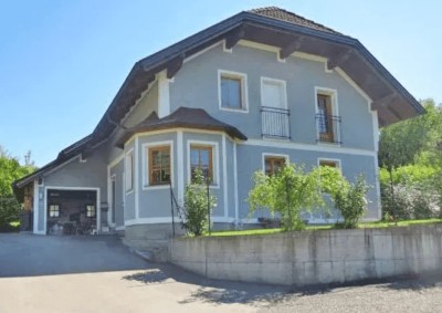 Geräumiges Einfamilienhaus mit Pool Terrasse und Garage in Diersbach