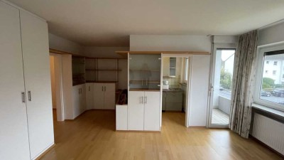 Modernisierte Wohnung mit einem Zimmer sowie Balkon und EBK in Langen