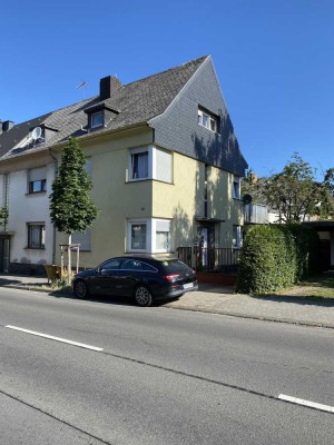 Eine gepflegte Doppelhaushälfte mit viel Potential in zentraler Lage von Mayen.