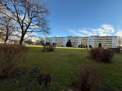 Provisionsfrei* Wohnen am Fasanenpark. Neu sanierte helle 3-Zimmer-Wohnung mit traumhaftem Bergblick