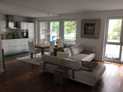 Exklusive 4-Zimmer-Wohnung mit gehobener Innenausstattung mit Balkon und Einbauküche in Düsseldorf