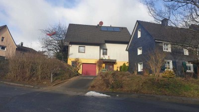 Freistehendes EFH in Burscheid (163qm, 5 Zimmer, Balkon, Garage und Gästewohnung)