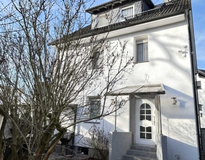 Einfamilienhaus mit erschlossenem Baugrundstück – in beliebter Lage nahe Neubaugebiet Heckenborn.