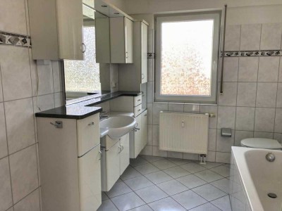 Ansprechende 4-Zimmer-Wohnung mit geh. Innenausstattung mit Balkon und EBK in Osterholz-Scharmbeck