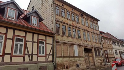 sanierungsbedürftiges Mehrfamilienhaus mit Potenzial