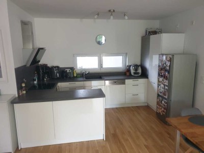 Provisionsfreie neuwertige 2-Raum-Erdgeschosswohnung mit Terrasse, Garten und EBK