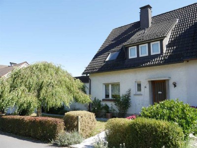 / Gemütliche Doppelhaushälfte mit großem Grundstück und Garten! Platz für 1-2 Familien!