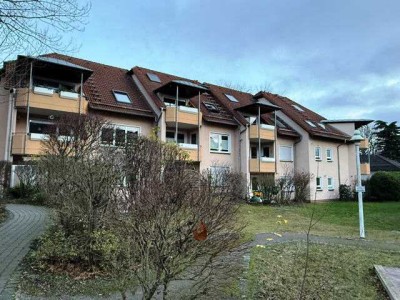 klasse 2 Zimmer- MWG mit Loggia über zwei Etagen nahe Ing. Schule