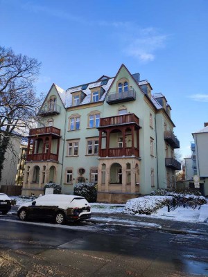 Attraktive und gepflegte 2-Raum-Wohnung mit Balkon und Einbauküche in Dresden