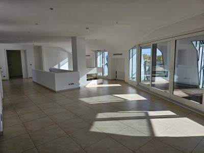 City Lage mit Weitblick direkt am Untermainkai