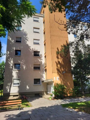 Exklusive 2-Zimmer-Wohnung mit Balkon und EBK in Maintal