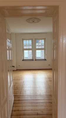 Charmante frisch renovierte  2-Zimmer Altbauwohnung im Herzen von Neuss