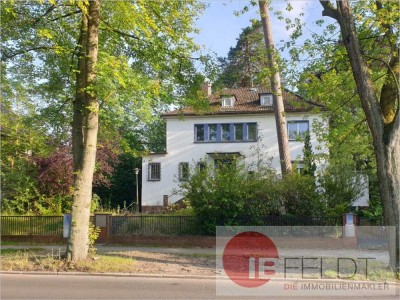 Altbauvilla mit Terrasse, Ausbaupotenzial und parkähnlichen Grundstück + Option für Nachbar-Villa