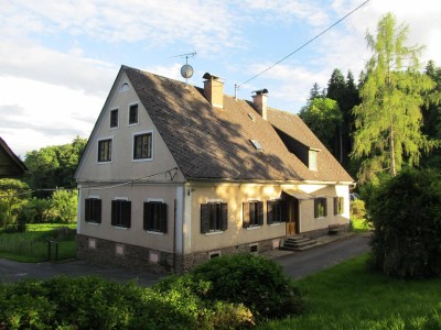 * LANDHAUS IN ABSOLUTER RUHELAGE *