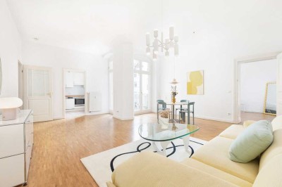 Prenzlauer Berg, Winsviertel: 2-Zimmer Altbau mit Balkon, Aufzug, hohe Decken, separate Küche