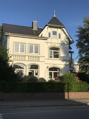 Helle sanierte Altbau 4-Raum-Wohnung mit EBK und Balkon in Bad Segeberg