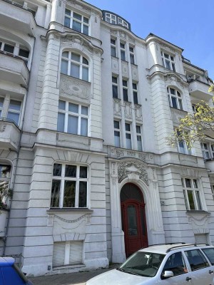Historischer Charme & modernes Wohngefühl – Elegante Altbauwohnung in Toplage
