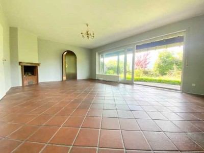 3-Zimmer-Wohnung mit großer Terrasse und Garten in Anger.