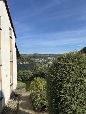Frisch renovierte 2-Zimmer-Wohnung mit Balkon!