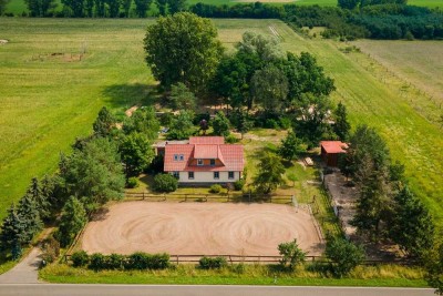 Alleinlage! Einfamilienhaus bei Neutrebbin - Mit Pferdehof, Scheune, Pool, Garage, Keller u.v.m.