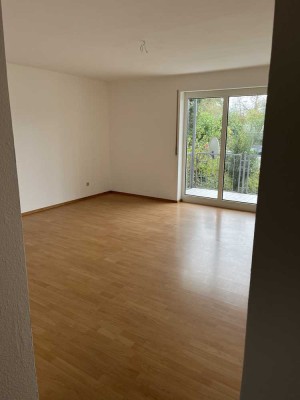 Helle lichtdurchflutete 2 Zi. Wohnung in sehr guter Lage