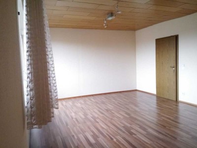 Schöne 2-Zimmer-Dachgeschosswohnung mit Balkon in Grafschaft