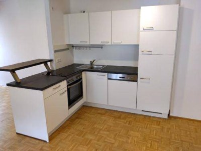 2 ZIMMER-Altbau + neuwertige Einbauküche + neuwertige Sanitäranlagen (Bad + WC) + am Jakominiplatz!