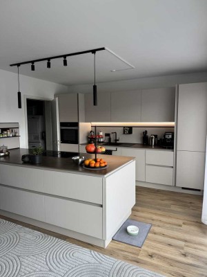 Zentral im grünen Verberg - Barrierefreie, hochwertige Wohnung mit großen Außenflächen